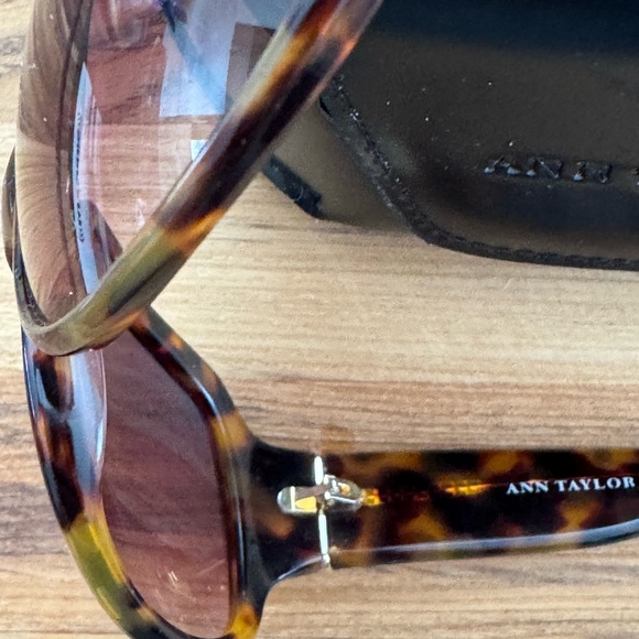 Ann Taylor authentic Tortoise Shell Sunglasses - Picture 8 of 16